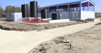 STRUČNJACI TVRDE: ZRENJANIN BI KUPOVINOM FABRIKE VODE MOGAO DOBITI MAČKU U DŽAKU, TREBA SVE DOBRO PROVERITI STRUČNJACI TVRDE: ZRENJANIN BI KUPOVINOM FABRIKE VODE MOGAO DOBITI MAČKU U DŽAKU, TREBA SVE DOBRO PROVERITI