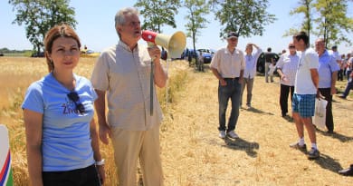 NA „DANU POLjA” STRUČNjACI PROCENILI OVOGODIŠNjI ROD STRNINA NA „DANU POLjA” STRUČNjACI PROCENILI OVOGODIŠNjI ROD STRNINA