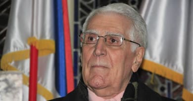 AKADEMIK VASILIJE KRESTIĆ o srpsko-hrvatskim odnosima, istoriji, životu, odrastanju, porodici, Sanu… AKADEMIK VASILIJE KRESTIĆ o srpsko-hrvatskim odnosima, istoriji, životu, odrastanju, porodici, Sanu…