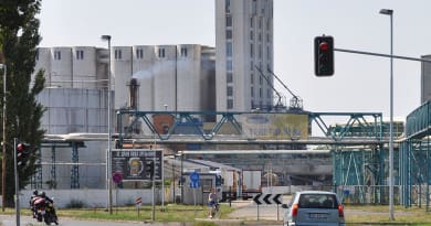 PRITVORENI DOSKORAŠNjI ČELNICI „AGROKORA” I ZRENJANINSKOG „DIJAMANTA” PRITVORENI DOSKORAŠNjI ČELNICI „AGROKORA” I ZRENJANINSKOG „DIJAMANTA”