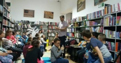„PESNIČKA ŠTAFETA”: Druženje pesnika i dece u Biblioteci „PESNIČKA ŠTAFETA”: Druženje pesnika i dece u Biblioteci