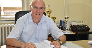 MILAN RADAKOVIĆ, DIREKTOR ZRENjANinSKE GIMNAZIJE O REFORMI ŠKOLSTVA MILAN RADAKOVIĆ, DIREKTOR ZRENjANinSKE GIMNAZIJE O REFORMI ŠKOLSTVA