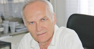 MILAN BJELOGRLIĆ, DIREKTOR BIBLIOTEKE „ŽARKO ZRENjANIN” U SUSRET SAJMU KNjIGA MILAN BJELOGRLIĆ, DIREKTOR BIBLIOTEKE „ŽARKO ZRENjANIN” U SUSRET SAJMU KNjIGA