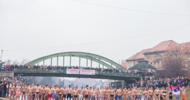 BOGOJAVLJENSKO PLIVANJE ZA ČASNI KRST U ZRENJANINU 2019. GODINE: Vitez Nenad Živanov prvi doplivao do časnog krsta BOGOJAVLJENSKO PLIVANJE ZA ČASNI KRST U ZRENJANINU 2019. GODINE: Vitez Nenad Živanov prvi doplivao do časnog krsta