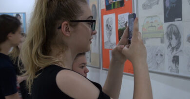 U TOKU JE IZLOŽBA LIKOVNIH RADOVA SREDNJOŠKOLACA: Talentovani i posvećeni mladi autori U TOKU JE IZLOŽBA LIKOVNIH RADOVA SREDNJOŠKOLACA: Talentovani i posvećeni mladi autori