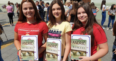 GRADSKI ČELNICI UGOSTILI NAJBOLjE UČENIKE, NOSIOCE VUKOVIH DIPLOMA GRADSKI ČELNICI UGOSTILI NAJBOLjE UČENIKE, NOSIOCE VUKOVIH DIPLOMA