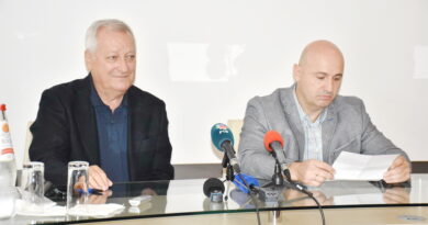 KONFERENCIJA ZA MEDIJE KONZORCIJUMA KOJI JE PODIGAO „FABRIKU VODE“: Voda zadovoljava sve važeće standarde KONFERENCIJA ZA MEDIJE KONZORCIJUMA KOJI JE PODIGAO „FABRIKU VODE“: Voda zadovoljava sve važeće standarde