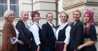 ŽENSKA PEVAČKA GRUPA „FILIGRAN” OSVOJILA JE TREĆE MESTO NA FESTIVALU U ARANĐELOVCU ŽENSKA PEVAČKA GRUPA „FILIGRAN” OSVOJILA JE TREĆE MESTO NA FESTIVALU U ARANĐELOVCU