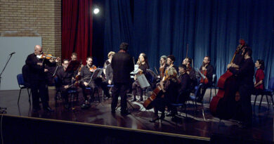 KONCERT ZRENjANINSKOG KAMERNOG ORKESTRA NA POKLON SUGRAĐANIMA KONCERT ZRENjANINSKOG KAMERNOG ORKESTRA NA POKLON SUGRAĐANIMA
