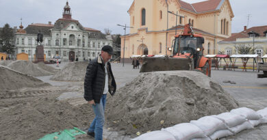 TRG SLOBODE: postavljanje podloge do kraja nedelje, 15. decembra svečano otvaranje sezone TRG SLOBODE: postavljanje podloge do kraja nedelje, 15. decembra svečano otvaranje sezone