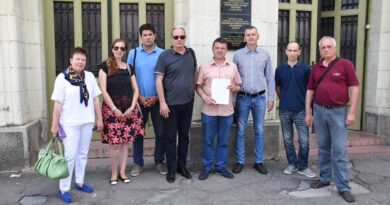 PO NALOGU VIŠEG TUŽILAŠTVA IZ NOVOG SADA, UHAPŠENA TROJICA ZBOG FABRIKE VODE U ZRENjANINU, JEDAN PUŠTEN DA SE BRANI SA SLOBODE PO NALOGU VIŠEG TUŽILAŠTVA IZ NOVOG SADA, UHAPŠENA TROJICA ZBOG FABRIKE VODE U ZRENjANINU, JEDAN PUŠTEN DA SE BRANI SA SLOBODE