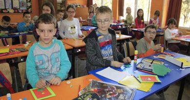KAKO SE ODVIJA NASTAVA NA DALJINU U ZRENJANINSKIM SELIMA KAKO SE ODVIJA NASTAVA NA DALJINU U ZRENJANINSKIM SELIMA